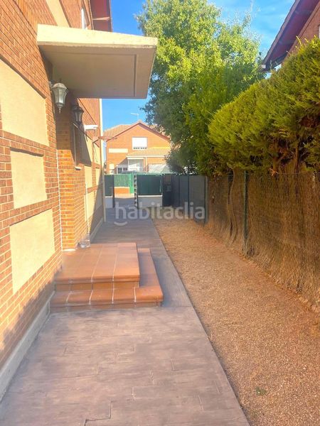 Foto 79c2c26a-8186-44b2-8836-ad04e235fddd. Casa aparellada amb calefacció aparcament a Renedo de Esgueva