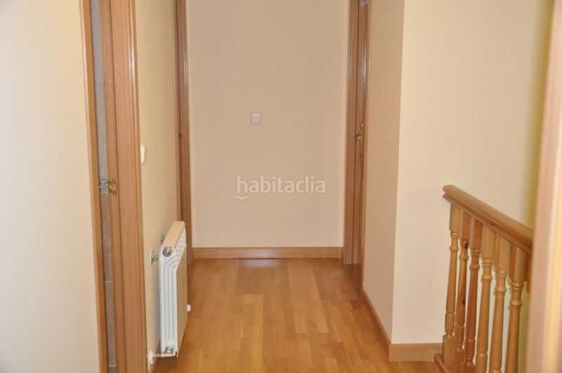 Foto 8f735f16-80c8-4183-a179-34b0219744ea. Casa aparellada amb calefacció aparcament a Renedo de Esgueva