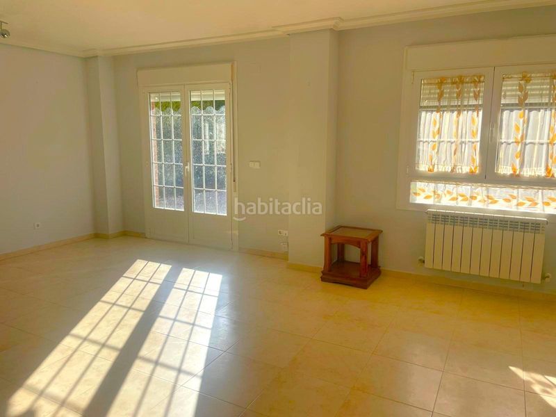 Foto a13549e9-2f5c-478d-9108-c6666e122383. Casa aparellada amb calefacció aparcament a Renedo de Esgueva