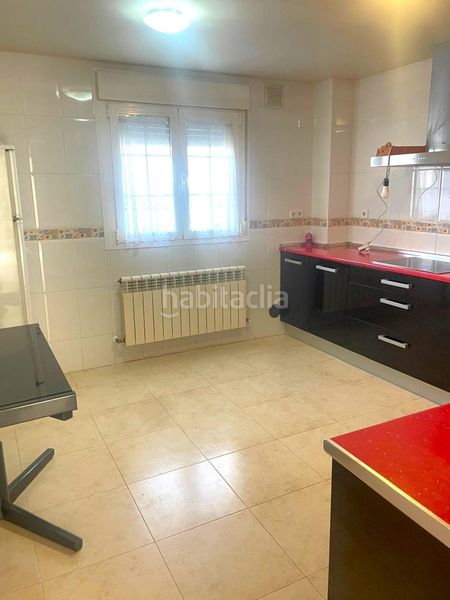 Foto fa43cdcc-5602-4a39-88ea-83eeaf064327. Casa aparellada amb calefacció aparcament a Renedo de Esgueva