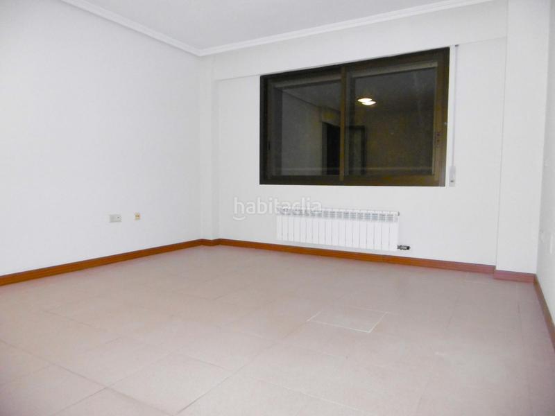 Foto b00b1a0c-48dd-42b8-a7d4-81797ae1db8f. Miete etagenwohnung mit heizung parking in Parque Alameda - Paula López Valladolid