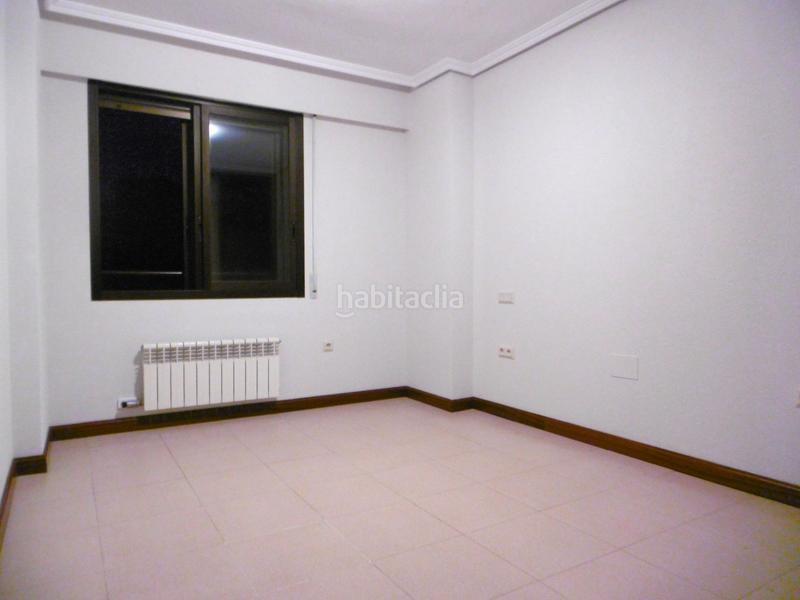 Foto 842895c9-8004-40d2-b85f-77fd017cef87. Rent flat with heating parking in Parque Alameda - Paula López Valladolid