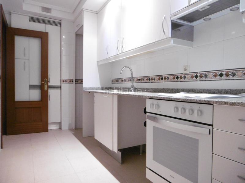 Foto b49d3e3e-c89a-4fb2-8d23-c1c3f2fcd5a2. Rent flat with heating parking in Parque Alameda - Paula López Valladolid