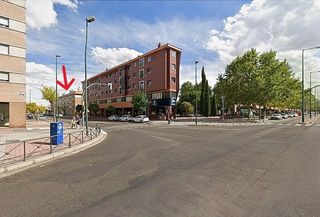 Lloguer Pis  Calle vega sicilia. Alquiler de vivienda con tres dormitorios en zona sur