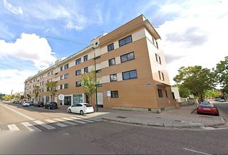 Miete Etagenwohnung  Calle vega sicilia. Alquiler de vivienda con tres dormitorios en zona sur