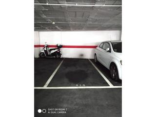 Location Parking voiture à Antiga 28. Plaza de aparcamiento en el centro