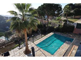 Casa  De les violetes. Casa en venta en serra brava