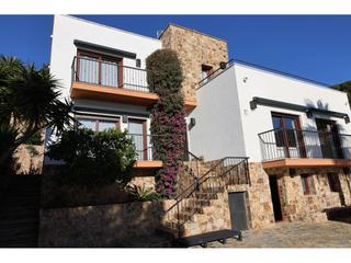 Casa  De les violetes. Casa en venta en serra brava