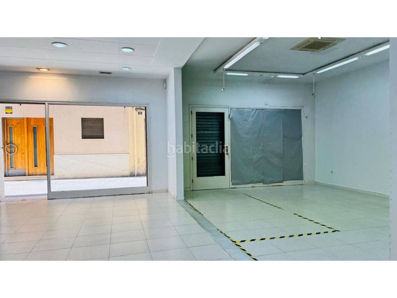 Foto 56173def-e5a9-438c-adb4-9e173abfa650. Lloguer local comercial a calle bellaire 39 a Centre Blanes