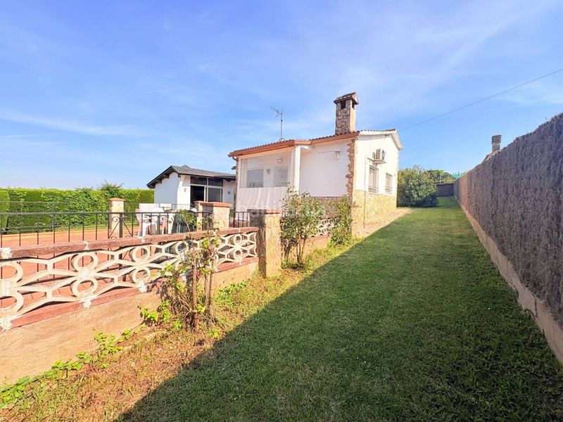 Foto ee1a65a6-12c3-40a0-8d67-c16c67145db1. Casa amb calefacció aparcament a Caldes de Malavella