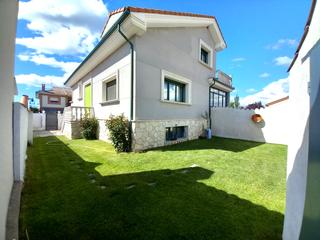 Chalet en Avenida polideportivo 6. Bonito chalet independiente