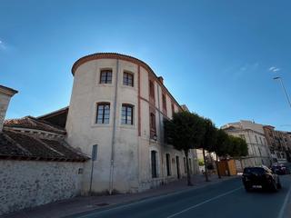 Pis a Avenida camilo jose cela 8. Locales para viviendas en el centro de cuellar