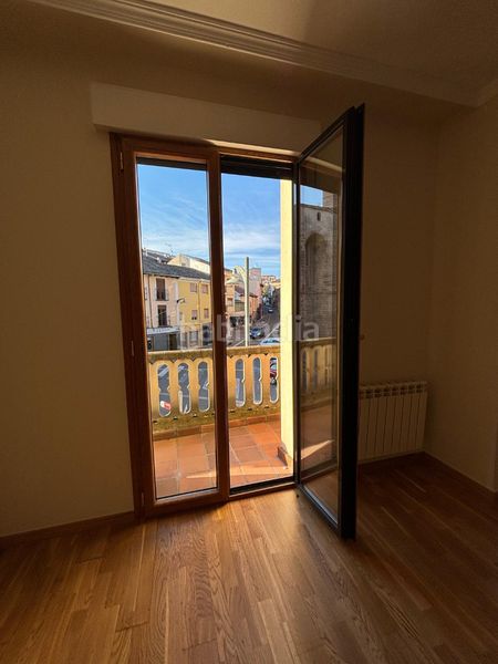 Foto f7c60e3e-b2c7-4d5f-96b6-6f1e25e030e9. Pis a plaza de los coches 7 a Cuéllar