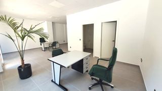 Miete Geschäftsraum in Avenida camilo jose cela 10. Local oficinas en cuellar