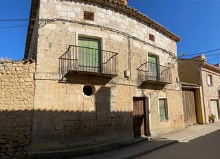 Casa  Plaza mayor. Se vende casona en trigueros del valle