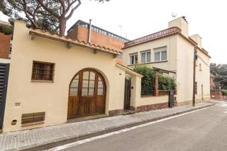 Casa a Eixample. Especial y nica casa en el eixample de sant cugat