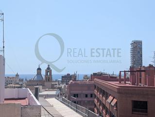Attique à Barrio del Centro. Exclusivo ático en pleno corazón de alicante con vistas al mar