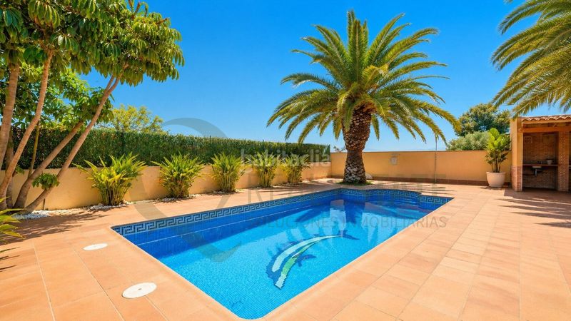 Foto be5185a2-d030-46c8-86b8-c74b88fa2dd3. Xalet amb calefacció aparcament piscina a Almajada-Ravel Mutxamel