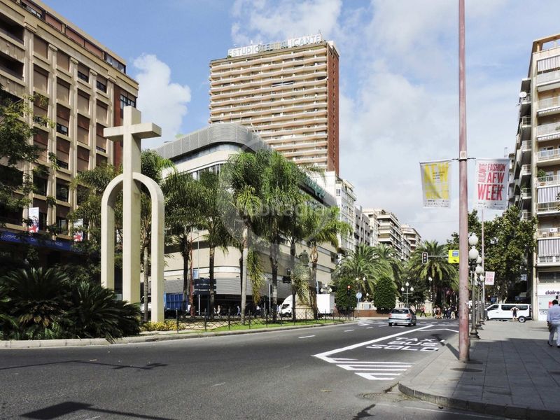 Foto 117ce61a-3bc2-4ede-9fa9-8da3a4f59f4d. Àtic amb calefacció aparcament a Ensanche-Diputación Alicante