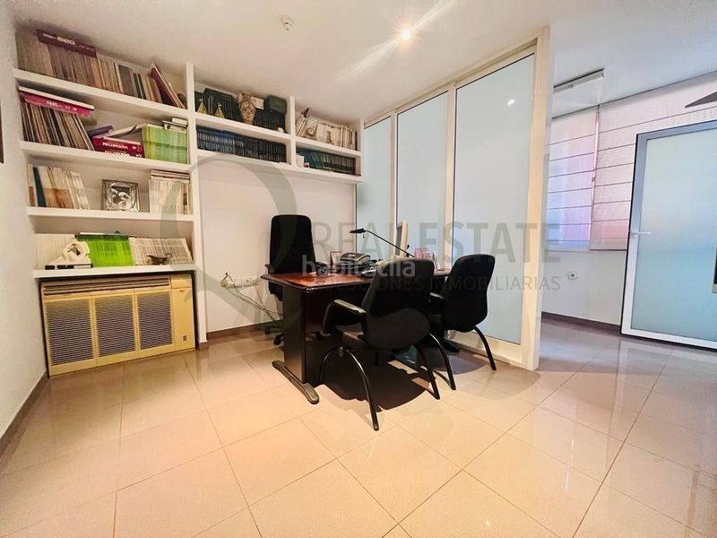 Foto 9d23fdcc-3b91-4b17-a5a3-280a2d9bda2d. Piso el sueño hecho realidad reforma esta clínica en una acogedora vivienda en la rambla en Alicante