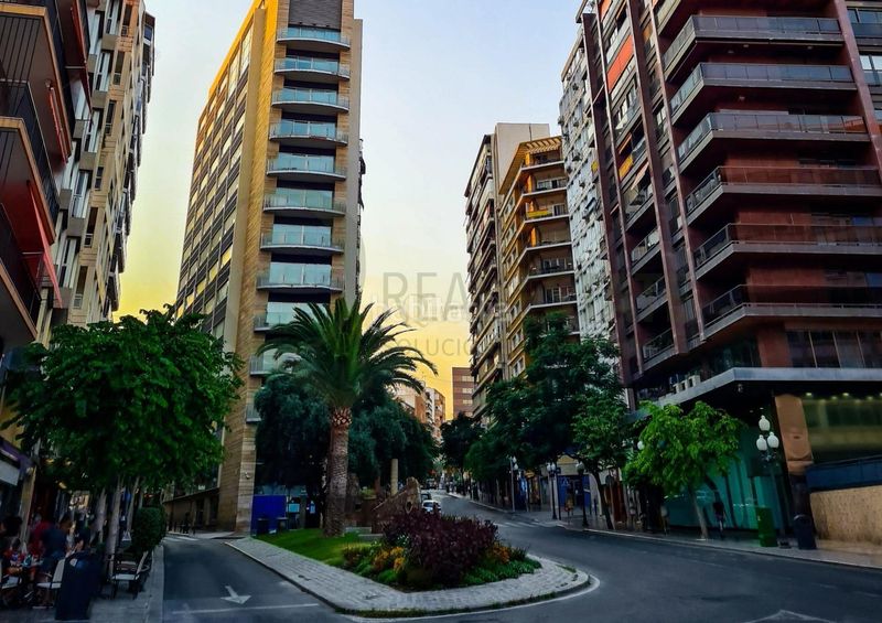 Foto a0166def-993f-47f6-99a3-842c4d02433a. Piso el sueño hecho realidad reforma esta clínica en una acogedora vivienda en la rambla en Alicante