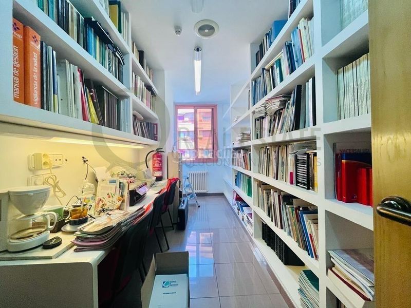 Foto bbf7e4a4-6450-44d2-8ed1-8201243b895c. Piso el sueño hecho realidad reforma esta clínica en una acogedora vivienda en la rambla en Alicante