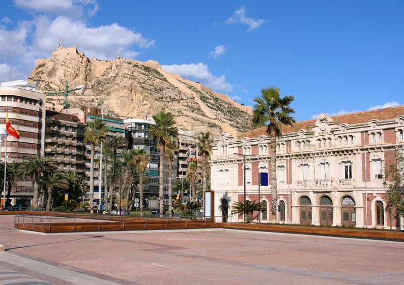 Foto c36c9cf9-d605-44da-8c9b-ba6b49afb951. Piso el sueño hecho realidad reforma esta clínica en una acogedora vivienda en la rambla en Alicante