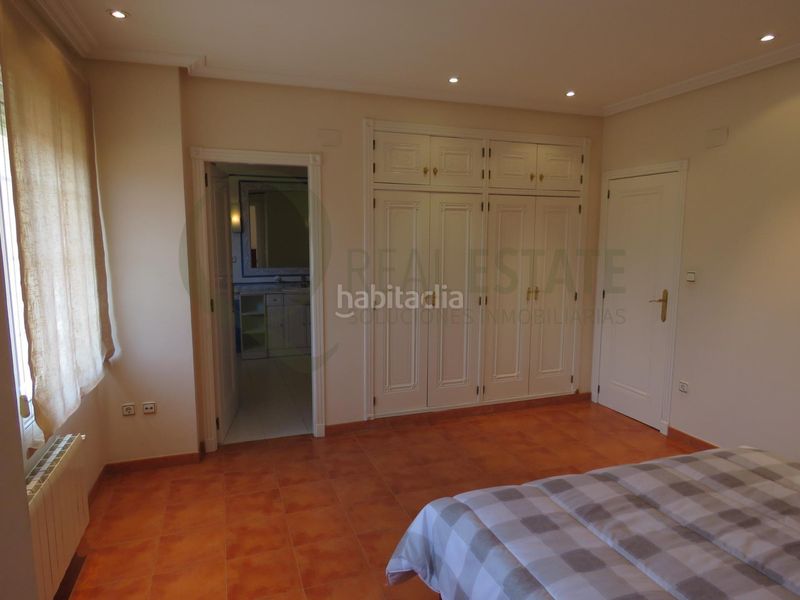 Foto 1a7dd9a7-41d9-4732-8a75-cd520af38c08. Xalet amb aparcament piscina a Almajada-Ravel Mutxamel