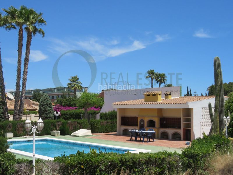 Foto 38cb0e4b-14f8-45e2-8bbf-416559411fb9. Xalet amb aparcament piscina a Almajada-Ravel Mutxamel