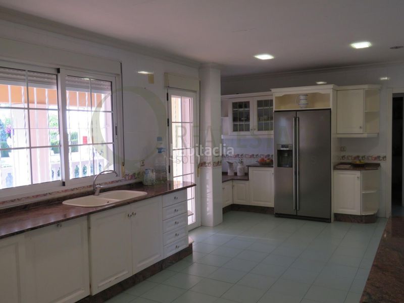 Foto cc1ab231-bc4c-483a-ba89-bc18de4e40bc. Xalet amb aparcament piscina a Almajada-Ravel Mutxamel