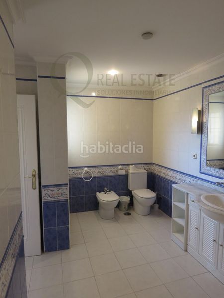 Foto f5aae35f-3a61-4506-a136-5321bd9e882c. Xalet amb aparcament piscina a Almajada-Ravel Mutxamel