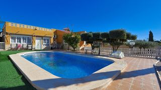 Xalet en Los Girasoles. Chalet en san vicente del raspeig