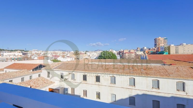 Foto 5ef9c5d5-0855-48e9-9fae-a45978911280. Edifici a Carolinas Bajas Alicante