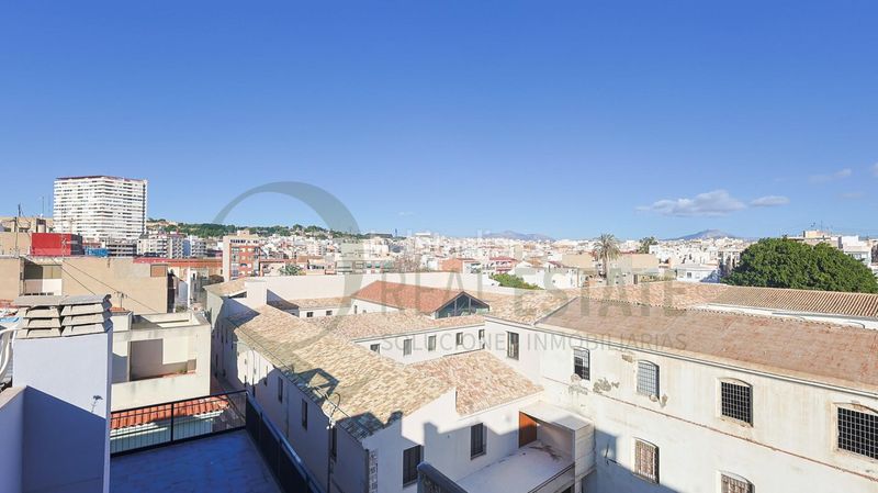 Foto b6ba7b5d-e2bb-4ea9-923d-0e054eb38782. Edifici a Carolinas Bajas Alicante