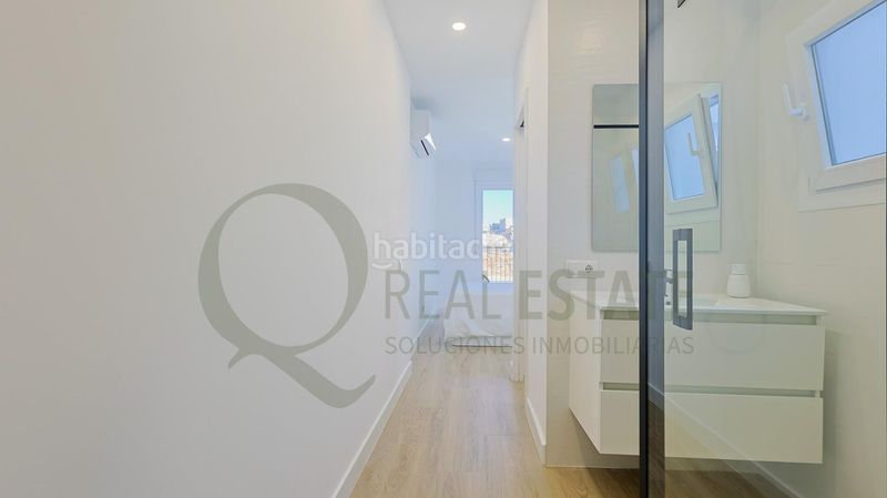 Foto f32fa566-e9f7-473a-aa8b-28f95333a80c. Edifici a Carolinas Bajas Alicante