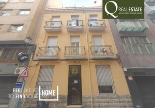 Edifici a Barrio del Centro. Edificio en el centro de alicante con 8 viviendas alquiladas y r