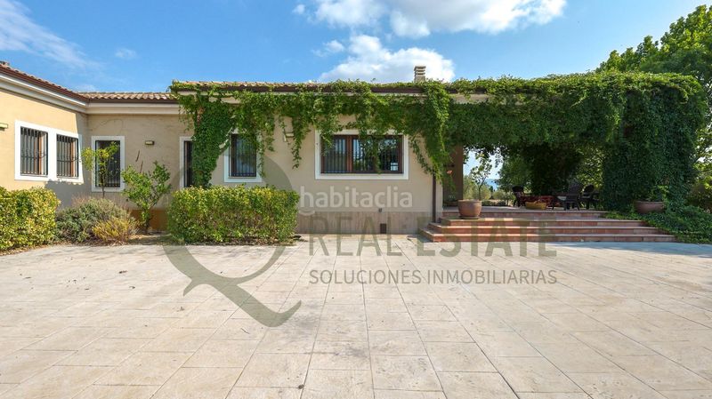 Foto ed64a2b3-e8b3-4b4b-8028-9d5377b702f9. Xalet amb aparcament a Beneixama