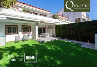 Casa  Calle calle pintor fernando soria. Bungalow en venta en playa de san juan con jardín y piscina.