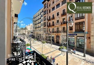Rent Flat  Avenida constitucion de la. Diseño, historia y luz en avenida constitución una vivienda prem