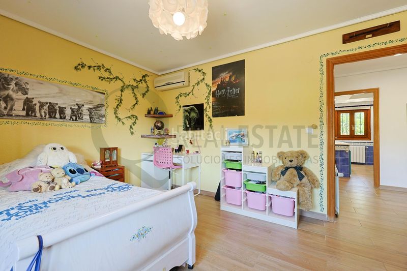 Foto 185b1e84-3967-4194-b5a1-6c88872d38b5. Xalet amb aparcament piscina a Almajada-Ravel Mutxamel