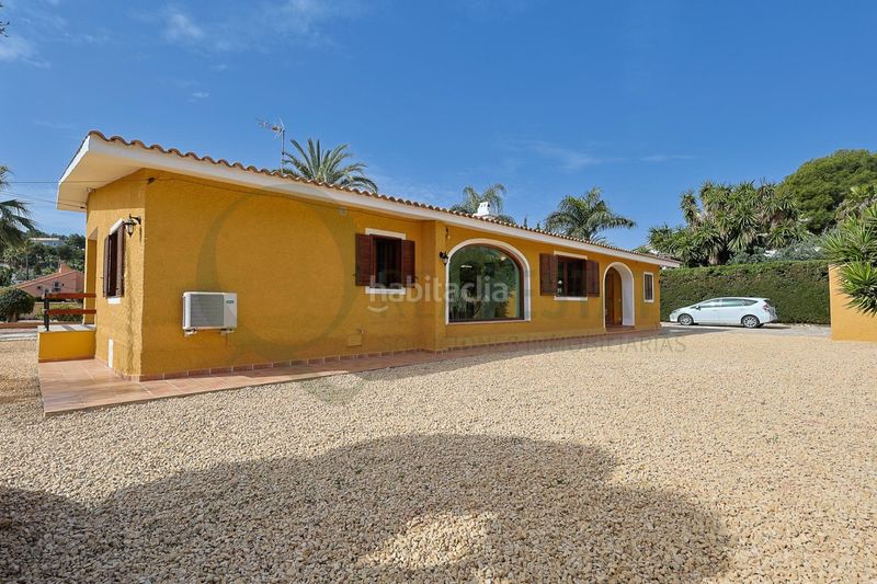 Foto 19519c18-a3ab-44e0-9fde-7b491abf2aa5. Xalet amb aparcament piscina a Almajada-Ravel Mutxamel