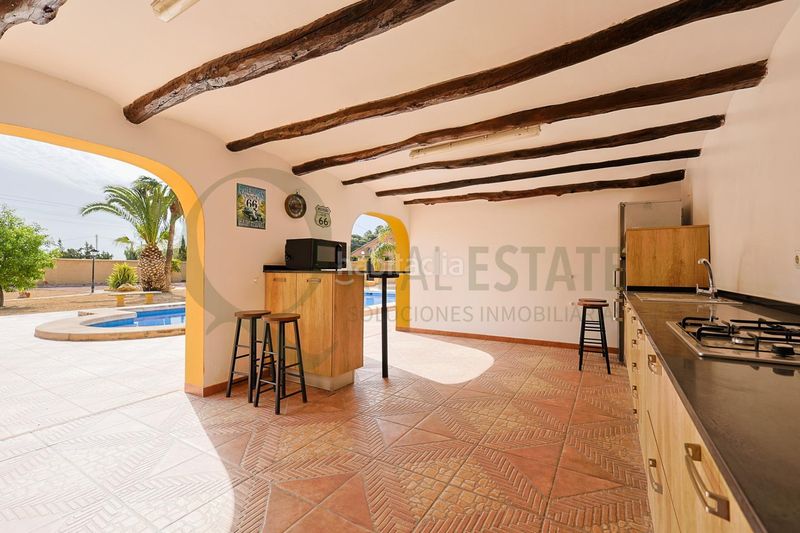 Foto 5095e659-21ff-40c3-9cb2-758900d822c7. Xalet amb aparcament piscina a Almajada-Ravel Mutxamel