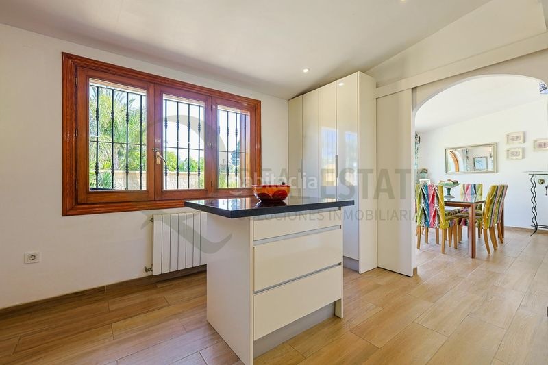 Foto ad65cd34-7e27-40f4-a16d-2b59771fd94d. Xalet amb aparcament piscina a Almajada-Ravel Mutxamel