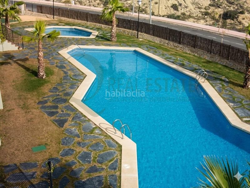 Foto 1a4d029d-7508-45da-b08d-a1265c712c4e. Casa adossada amb aparcament piscina a Bonalba-Cotoveta Mutxamel