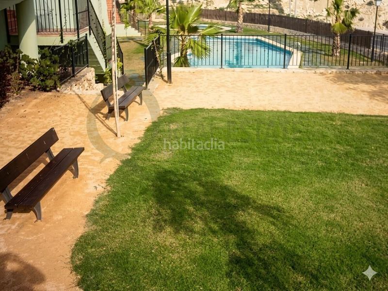 Foto 68b5da00-5a88-4186-a360-d29a94235246. Casa adossada amb aparcament piscina a Bonalba-Cotoveta Mutxamel