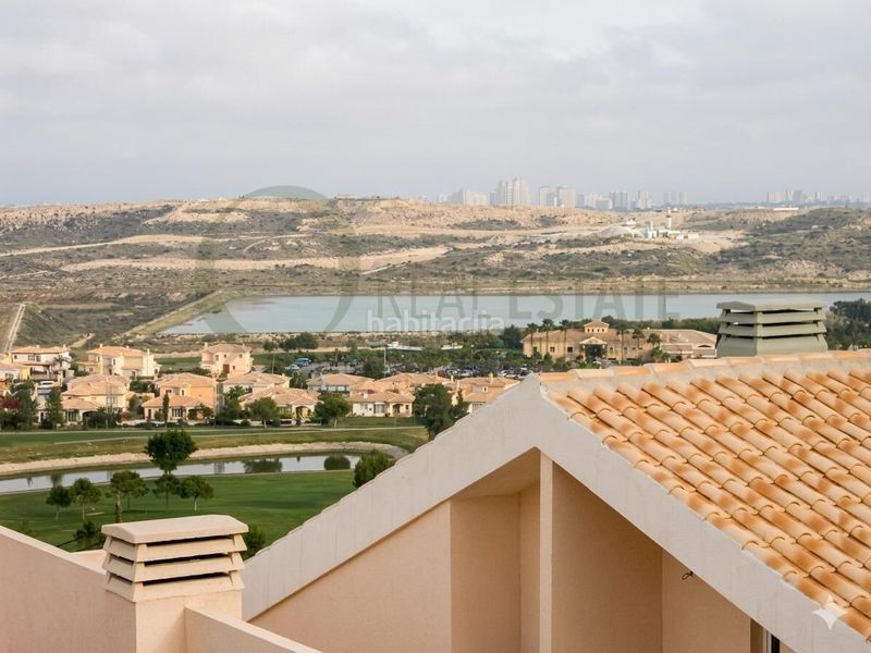 Foto e4dfc1ac-b45b-4b77-9f83-7e73df389f9e. Casa adossada amb aparcament piscina a Bonalba-Cotoveta Mutxamel