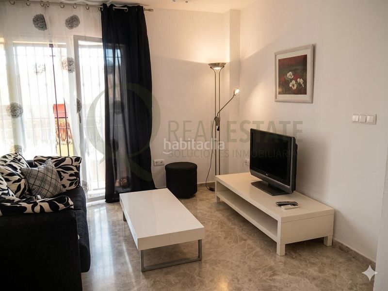 Foto eaf1915a-3c1f-4f69-bd0d-e900c59333e8. Casa adossada amb aparcament piscina a Bonalba-Cotoveta Mutxamel