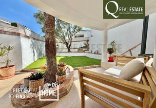 Chalet  Calle calle ni�a. Villa mediterr�nea con piscina y jard�n en muchavista para famil