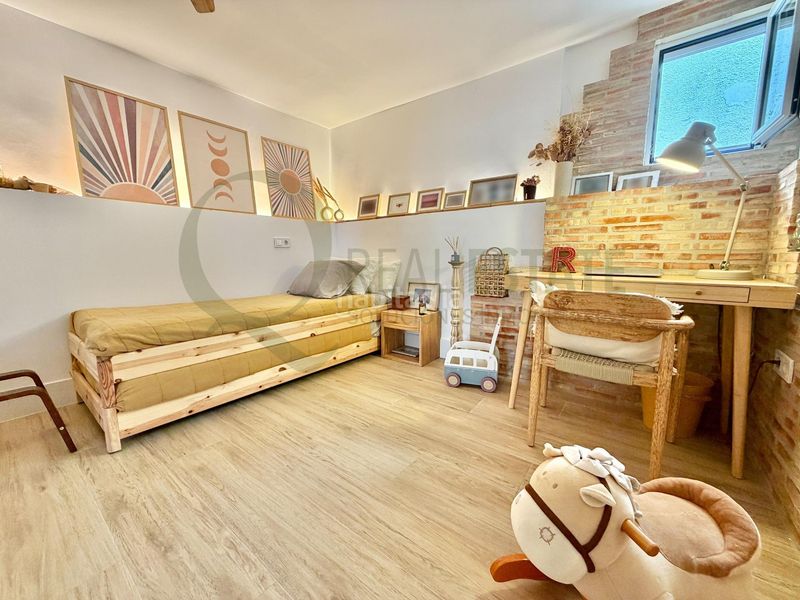 Foto 02548e25-4127-44a9-a813-3b94e6046a60. Chalet villa mediterránea con piscina y jardín en muchavista para familias. en Campello (el)