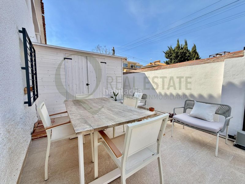Foto 5d26f18d-fab2-46e7-bbf3-16e79cc8805c. Chalet villa mediterránea con piscina y jardín en muchavista para familias. en Campello (el)